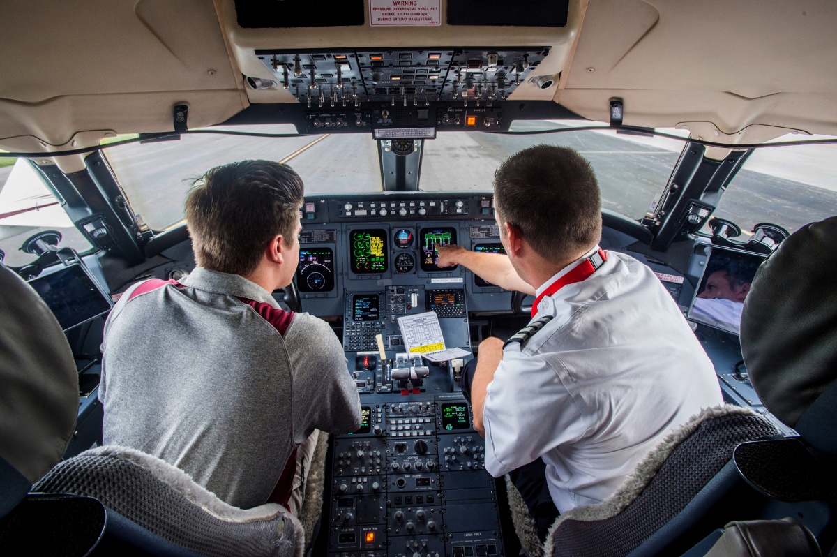 6 Things to Consider When Choosing a Flight School | Wheels Up